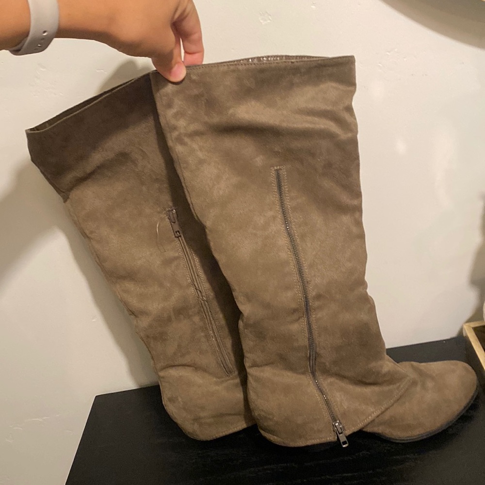 Size 11 light brown boots